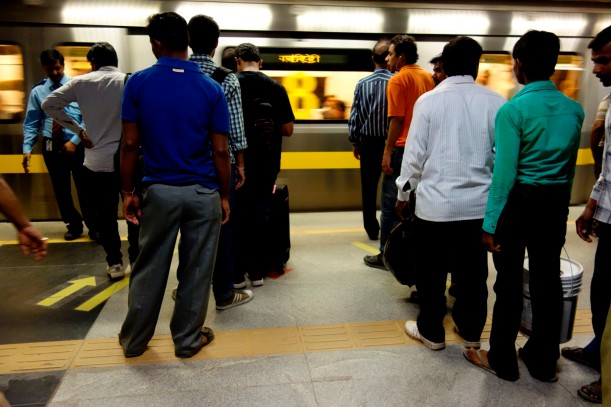 Metro in Delhi. Modern und das Transportmittel der Wahl, nicht nur für Einheimische.