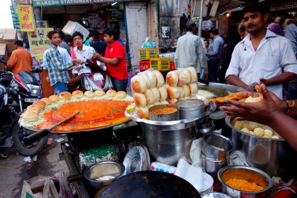 Jede Menge Essensstände in Old Delhi